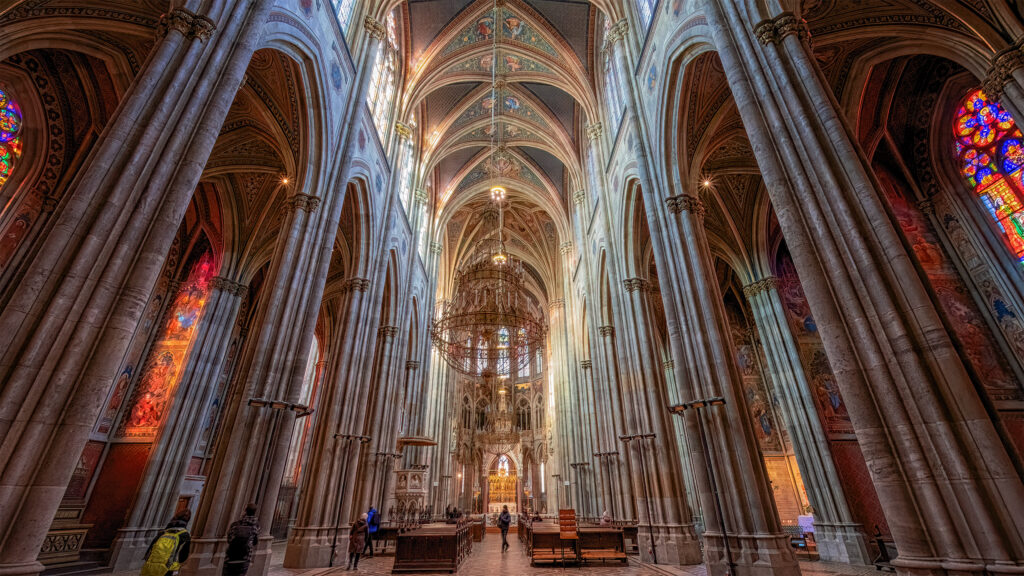 Kirchenschiff der Votivkirche in Wien